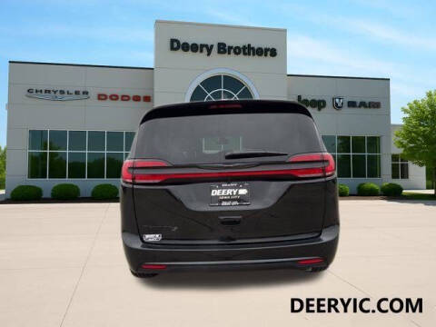 2026 Chrysler Pacifica Select