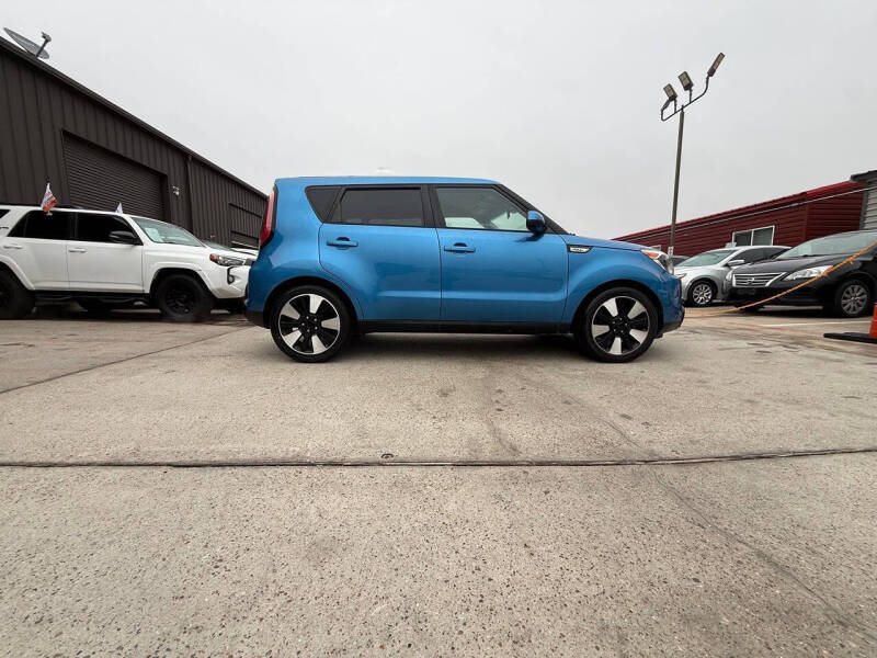 2016 Kia Soul +