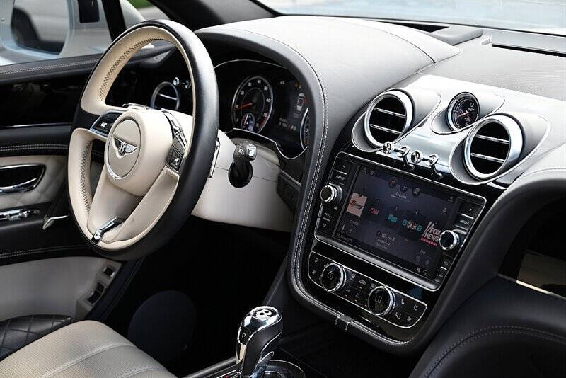 2019 Bentley Bentayga 8