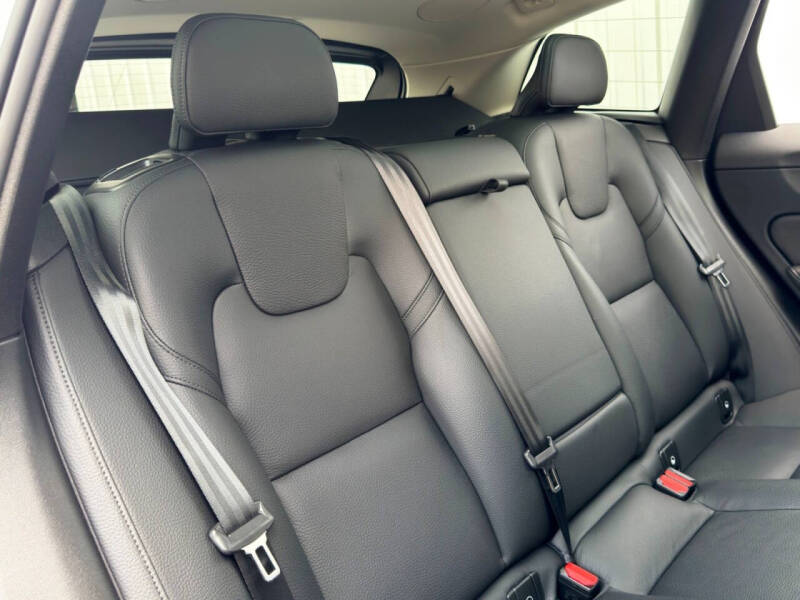 2024 Volvo XC60 B5 Plus Dark Theme