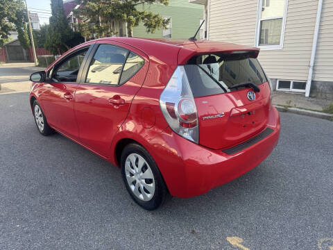 2014 Toyota Prius c Two