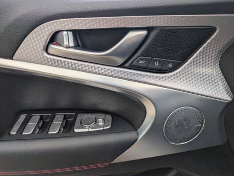 2023 Genesis G70