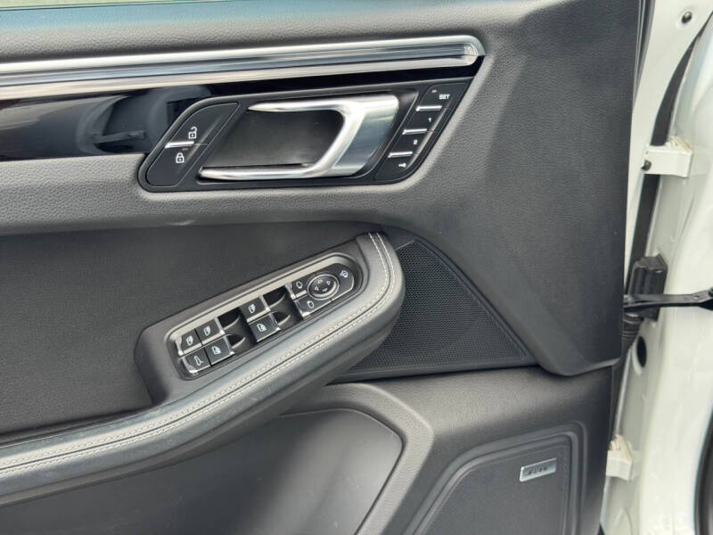 2023 Porsche Macan T