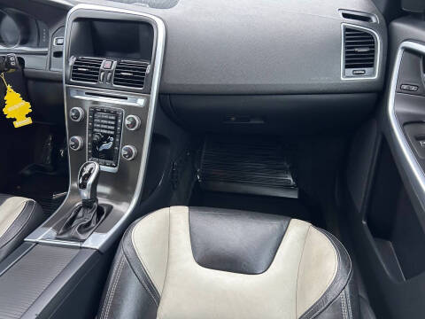 2016 Volvo XC60 T5 Platinum