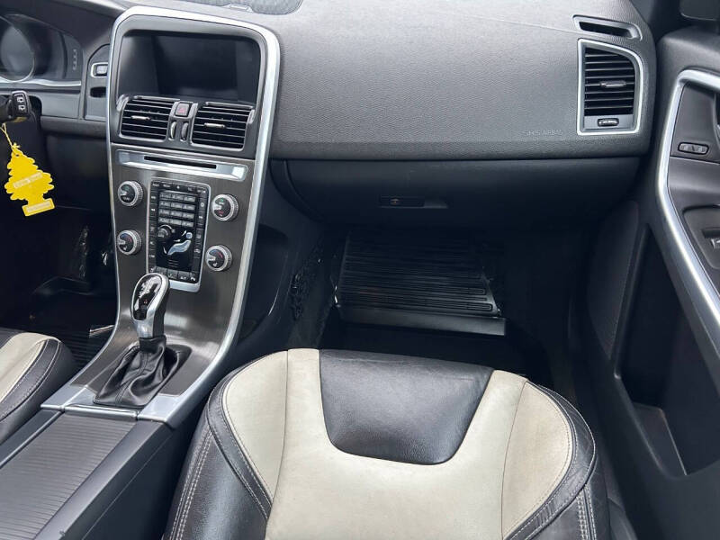 2016 Volvo XC60 T5 Platinum