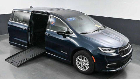 2024 Chrysler Pacifica Touring