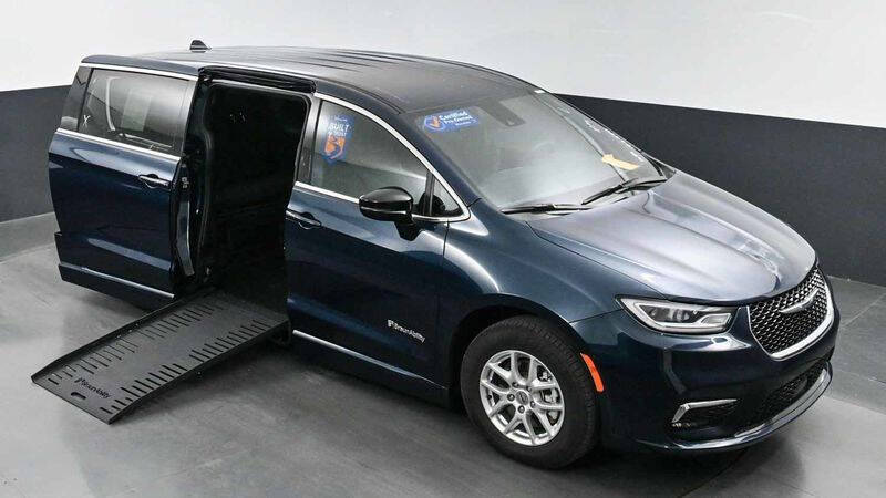 2024 Chrysler Pacifica Touring