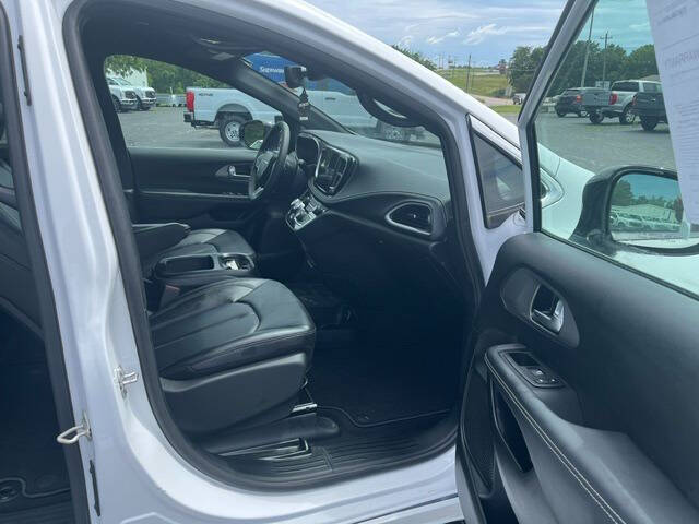 2025 Chrysler Pacifica Select