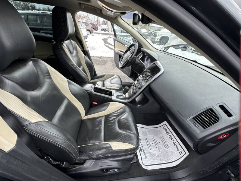 2011 Volvo XC60 T6 R-Design