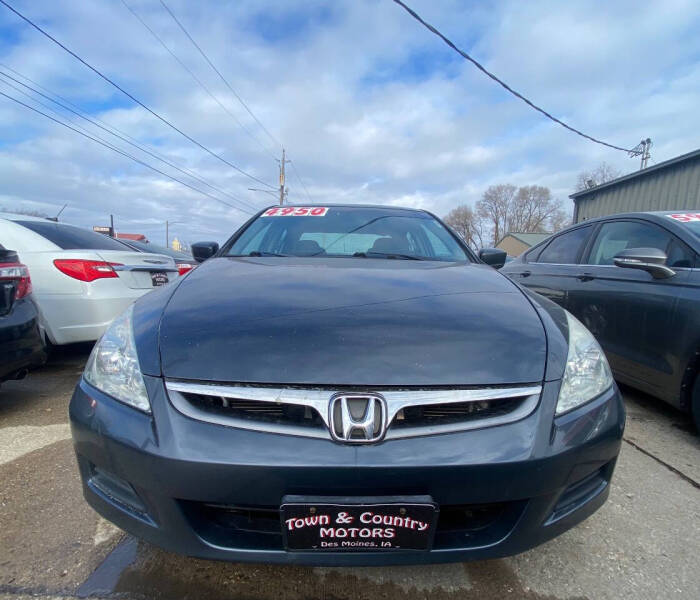 2007 Honda Accord for sale at TOWN & COUNTRY MOTORS in Des Moines IA