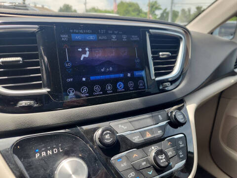 2017 Chrysler Pacifica Touring-L Plus