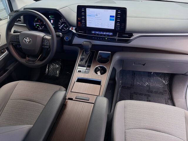 2022 Toyota Sienna LE 8-Passenger