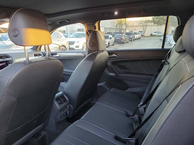 2023 Volkswagen Tiguan SE R-Line Black