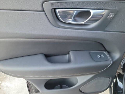 2025 Volvo XC60 B5 Ultra Dark Theme