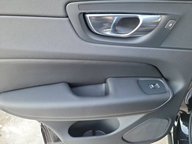 2025 Volvo XC60 B5 Ultra Dark Theme