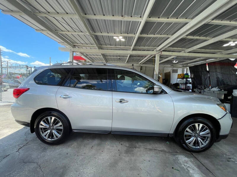 2017 Nissan Pathfinder SV