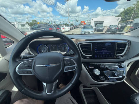 2017 Chrysler Pacifica Touring-L
