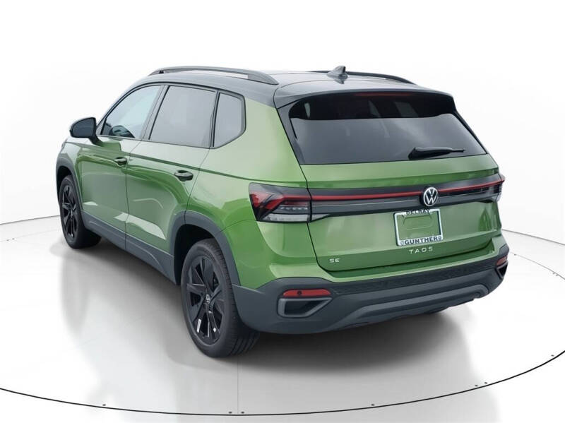 2025 Volkswagen Taos SE Black