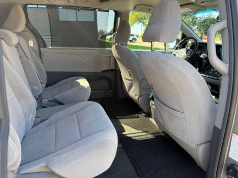 2017 Toyota Sienna LE 8-Passenger