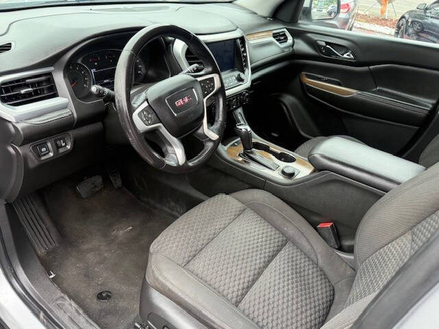 2017 GMC Acadia SLE-2