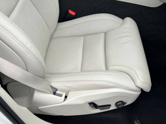 2022 Volvo XC60 B5 Inscription