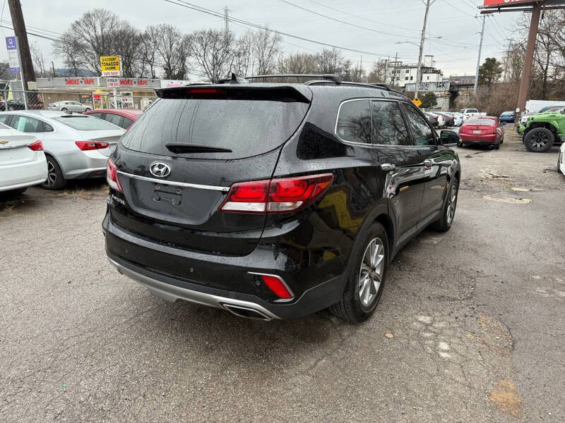 2017 Hyundai Santa Fe SE