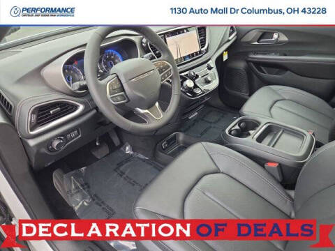 2027 Chrysler Pacifica Select