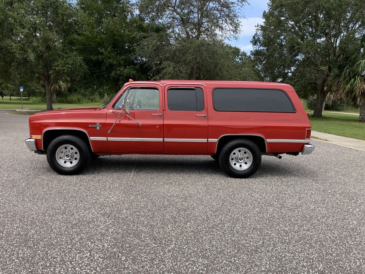 1987 Chevrolet Suburban 1