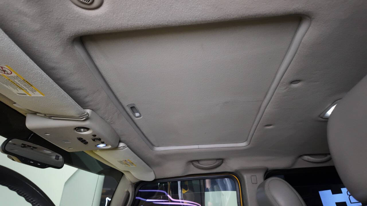 2004 HUMMER H2 36
