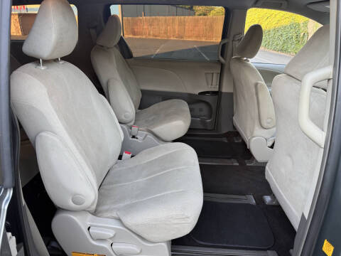 2012 Toyota Sienna Base 7-Passenger