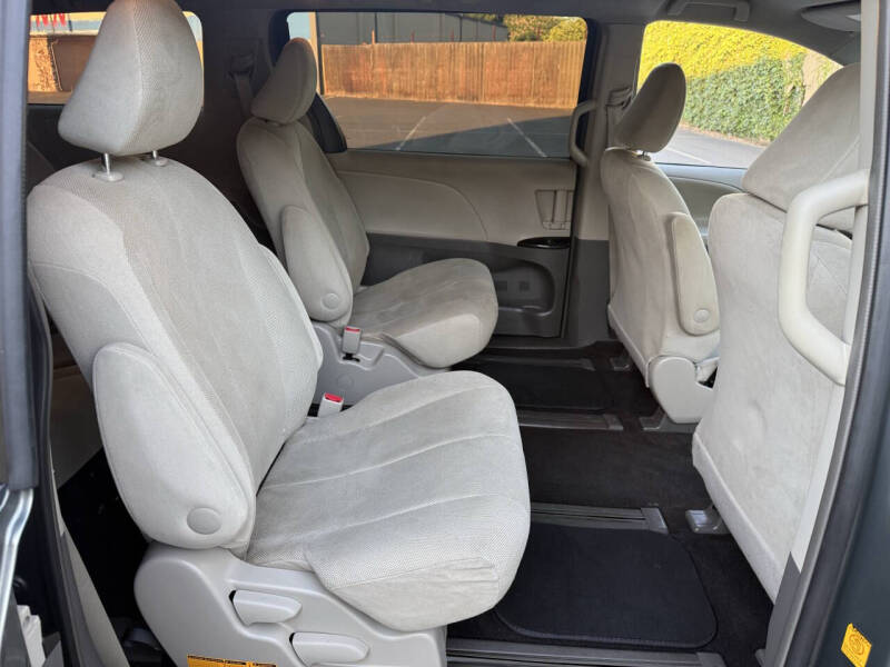 2012 Toyota Sienna Base 7-Passenger