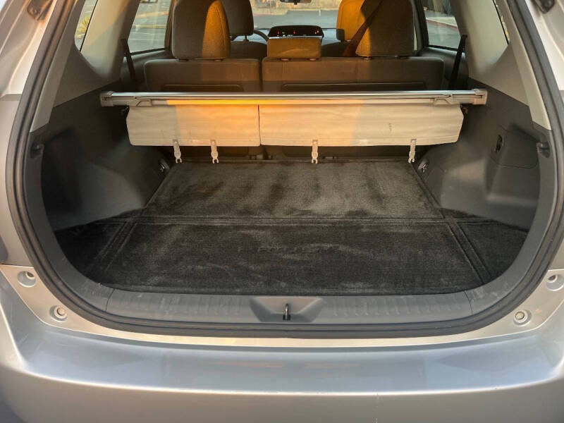 2013 Toyota Prius v Two