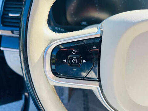 2016 Volvo XC90 T6 Momentum