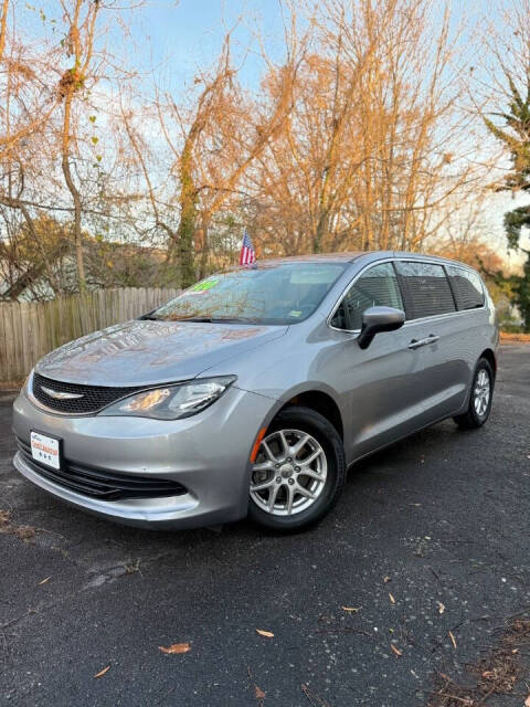 2017 Chrysler Pacifica for sale at Joes Blvd Auto Sales in Hopewell, VA