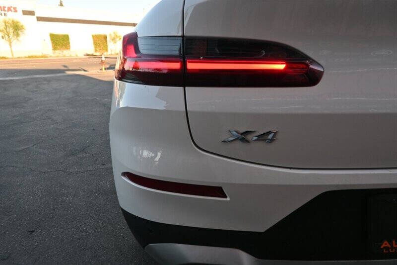 2023 BMW X4 xDrive30i