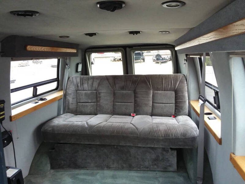 2005 Ford E-Series E-250 SD