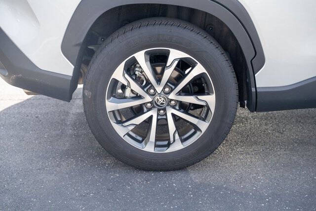 2024 Toyota Corolla Cross XLE