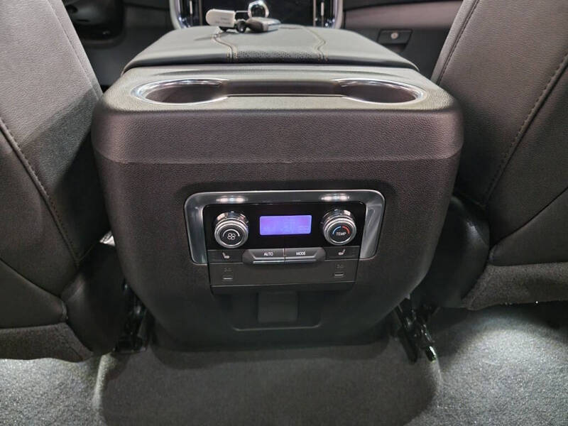 2025 GMC Yukon XL AT4