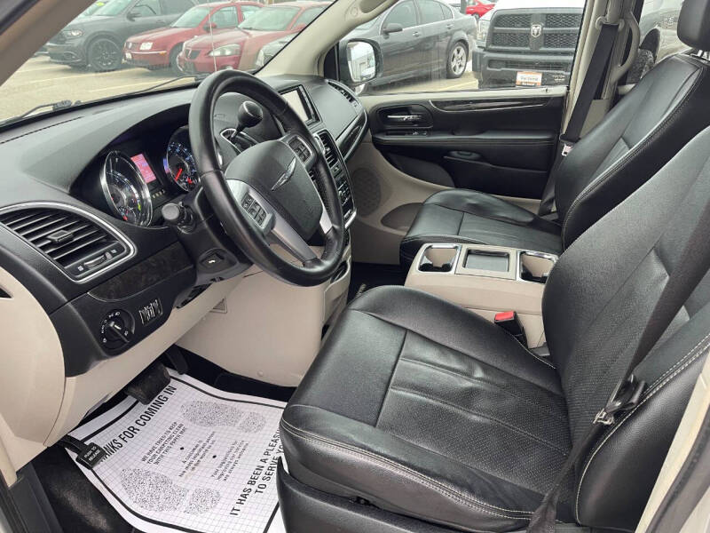 2012 Chrysler Town and Country Touring-L