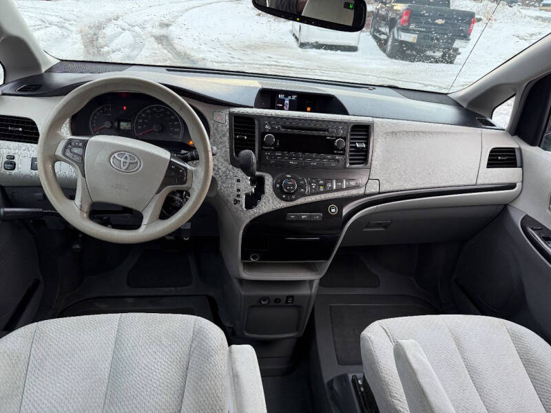 2013 Toyota Sienna LE 7-Passenger Auto Access Seat