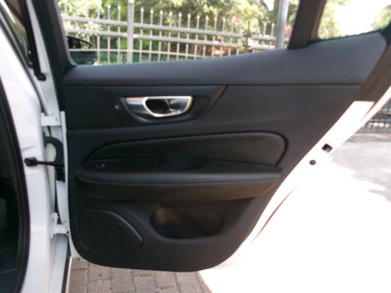 2024 Volvo S60 B5 Plus Dark Theme