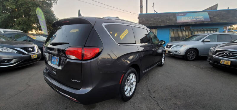 2020 Chrysler Pacifica Limited