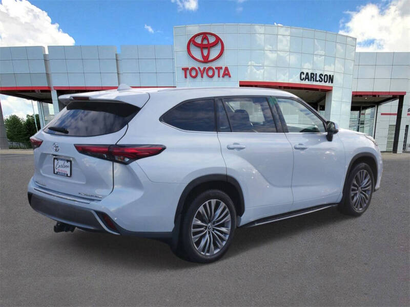 2022 Toyota Highlander Platinum