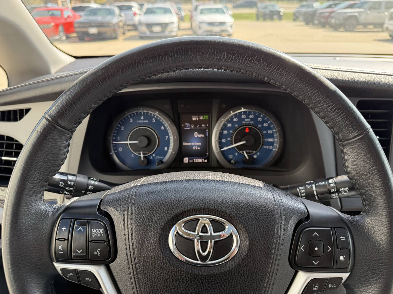 2018 Toyota Sienna XLE Premium photo 8