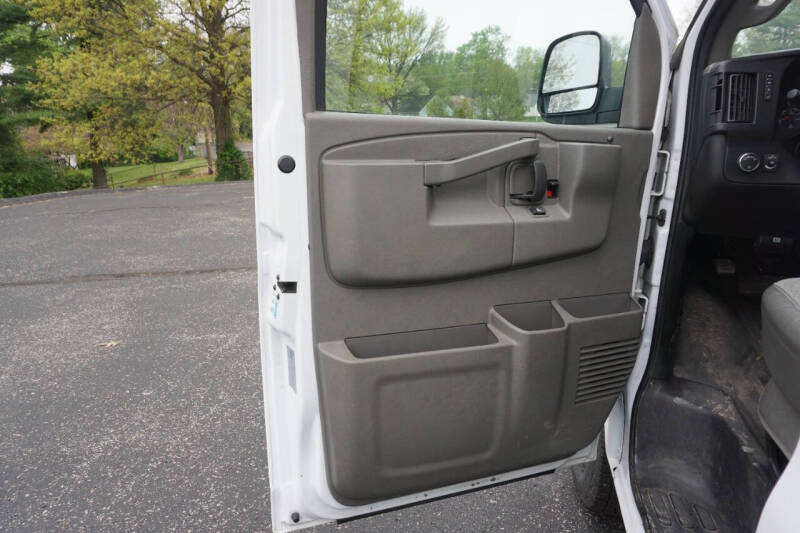 2023 GMC Savana 2500