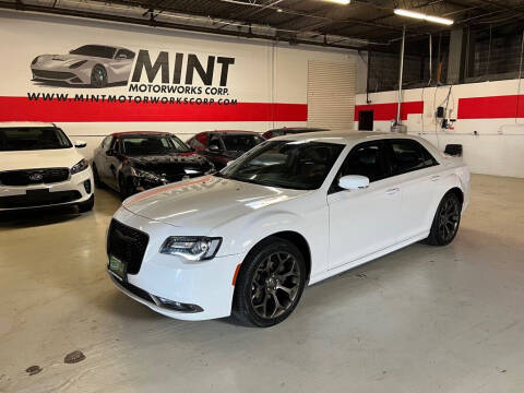 2017 Chrysler 300 for sale at MINT MOTORWORKS in Addison IL