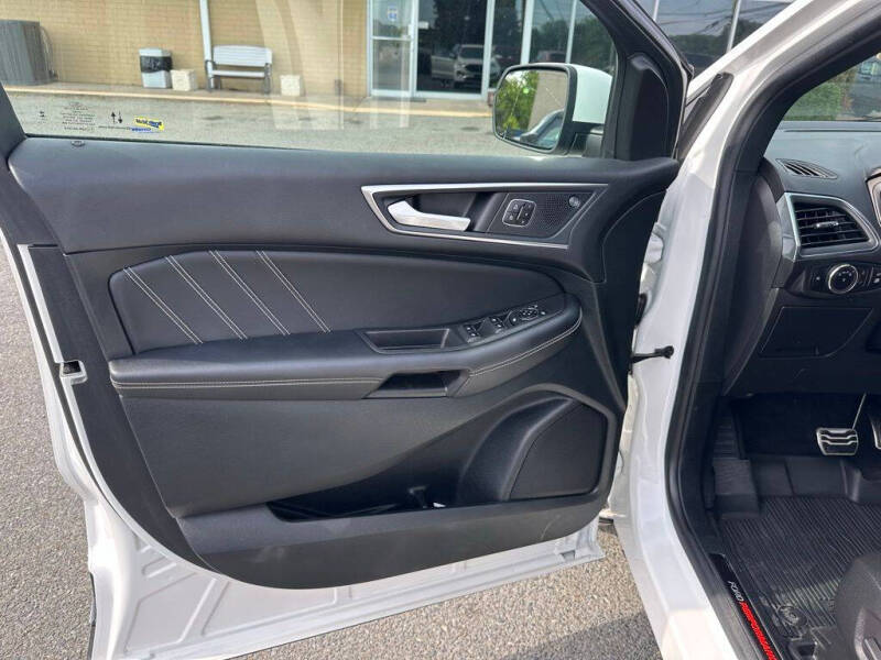 2023 Ford Edge ST