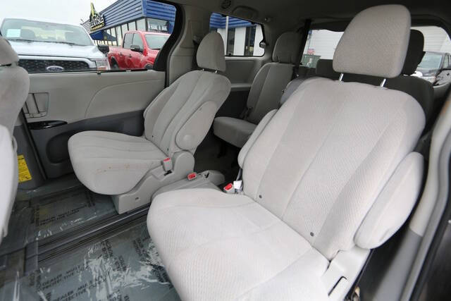 2011 Toyota Sienna LE 8-Passenger