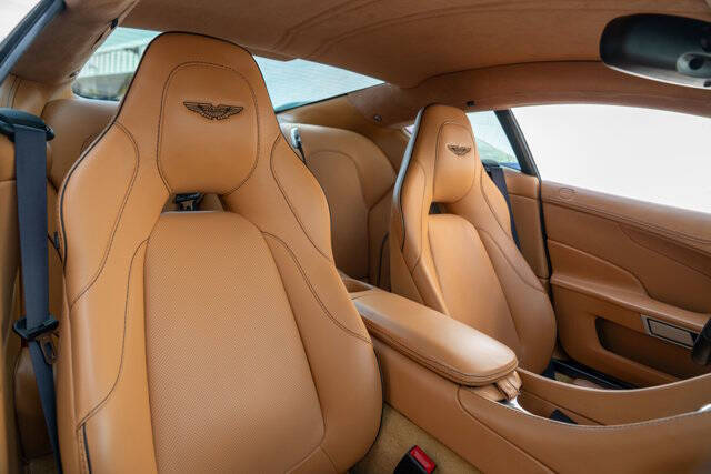 2017 Aston Martin Vanquish 31