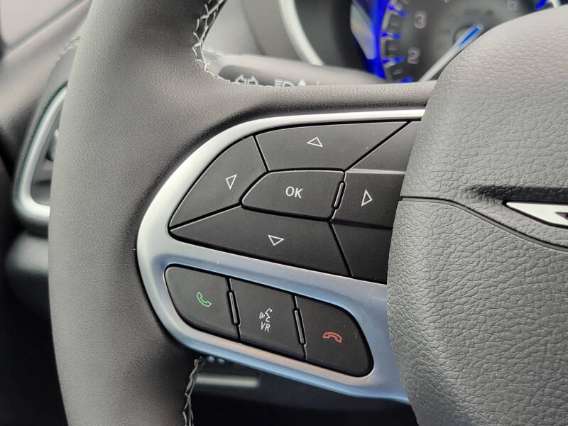 2027 Chrysler Pacifica Select
